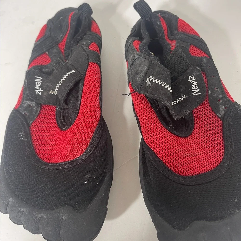 Kids Aqua Trek Water Shoes - Black and Red size 13/1